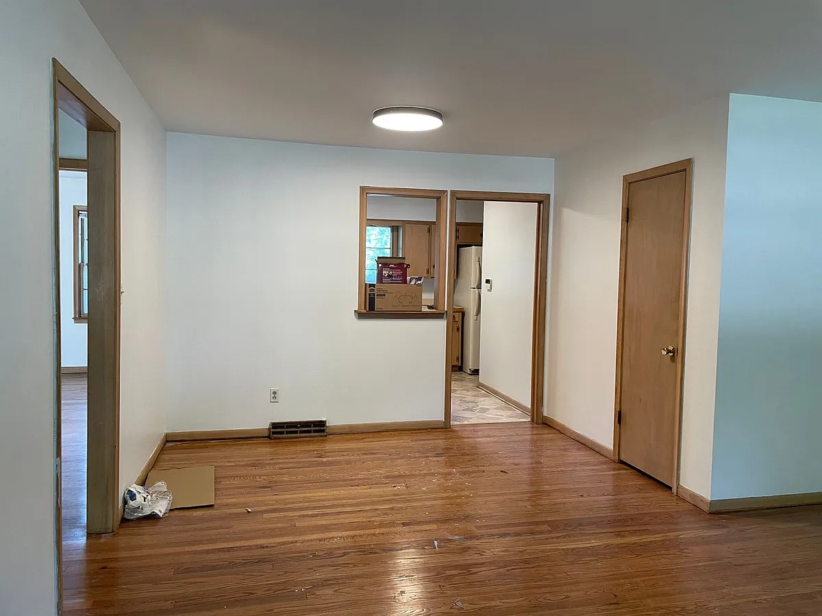 Building Photo - 731 W 85th St
