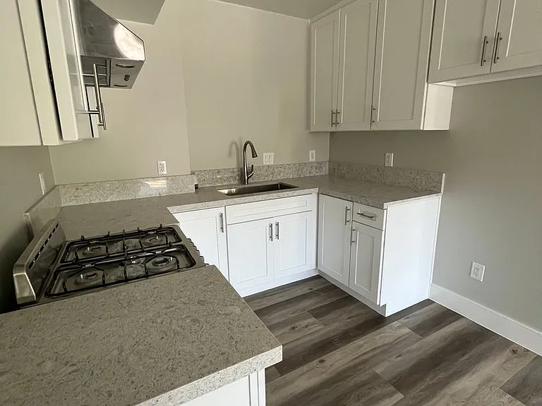1721 S New Hampshire Ave — Photo 2