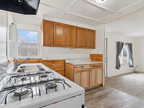 5th image of 912 Jones Rd