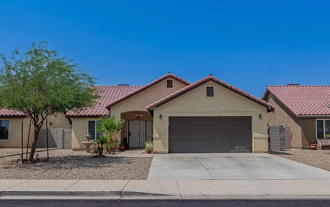 3 bed, 1388 sqft, $2,000 — Photo 1