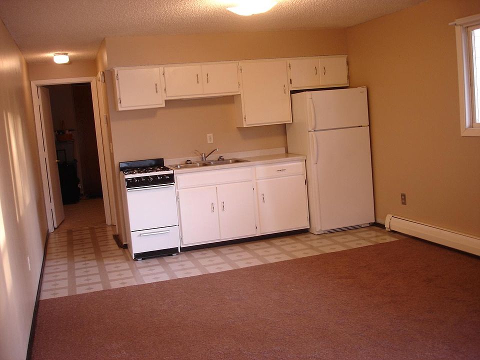 1st image of 4-100 E Lake St #4