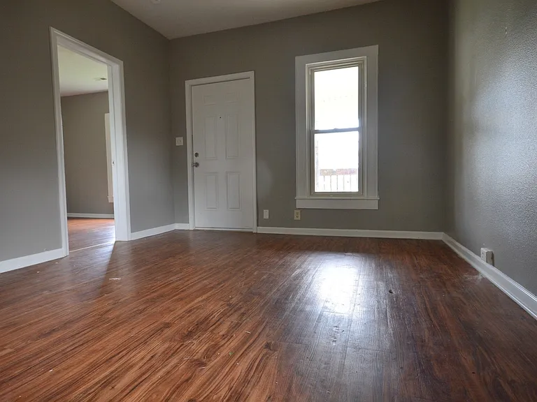 1110 W Atlantic St — Photo 2