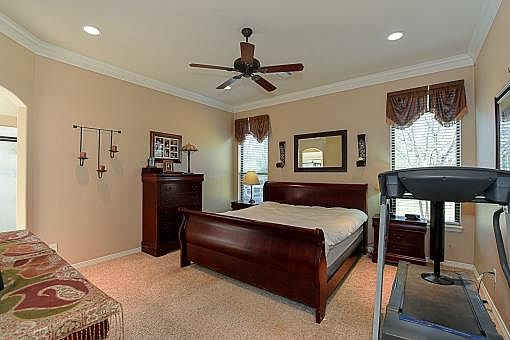 3rd image of 11926 Great Oaks Dr