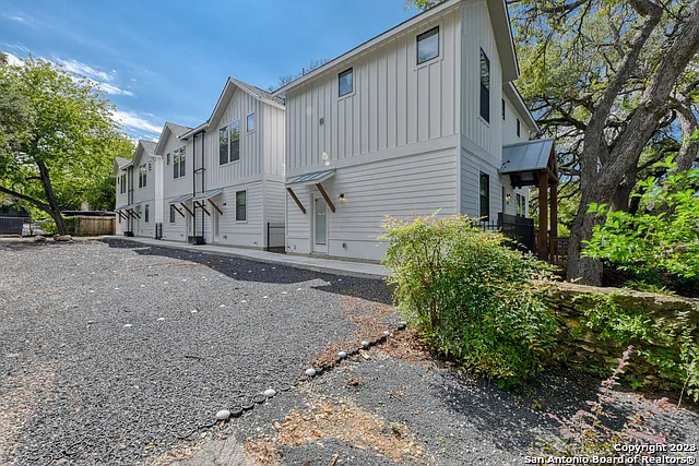 200 Melrose Pl #300 — Photo 16