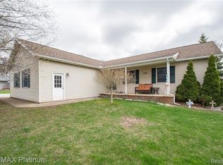 208 N Collins St, Fowlerville, MI 48836