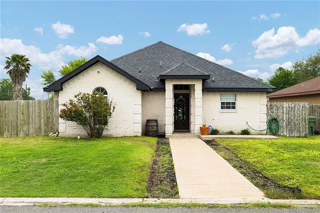 3 bed, 2.0 bath, 1482 sqft, $1,600 — Photo 2