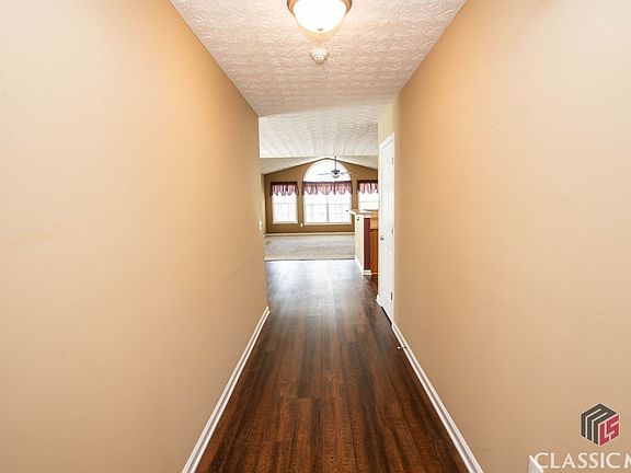 2nd image of 828 Stone Creek Drive