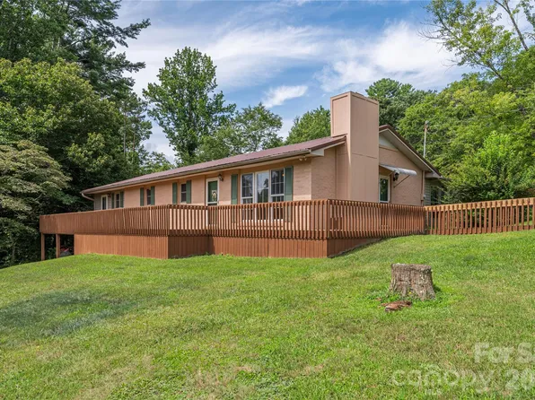 69 Emerald Ln, Hendersonville, NC 28792