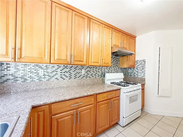 320 E Marshall St #A — Photo 11