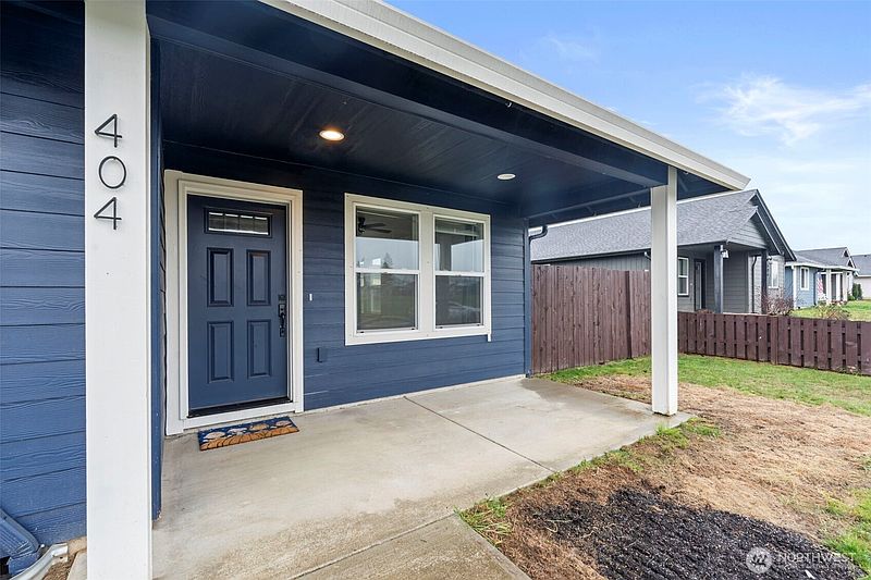 4th image of 404 Herren Avenue