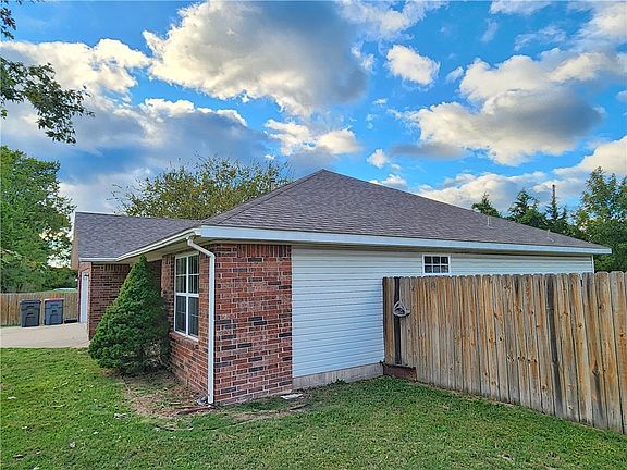 2nd image of 1360 Fox Trail Dr