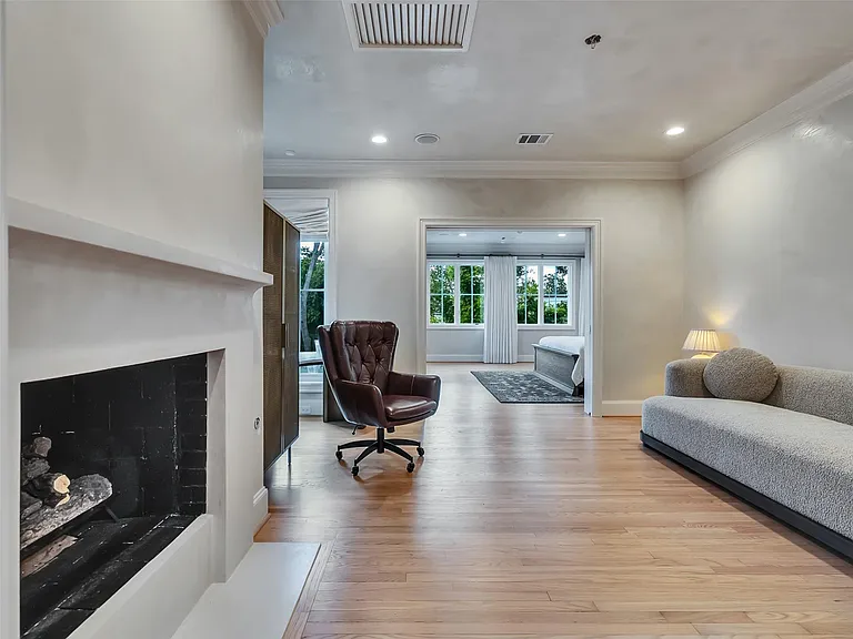 6608 Vanderbilt St — Photo 26
