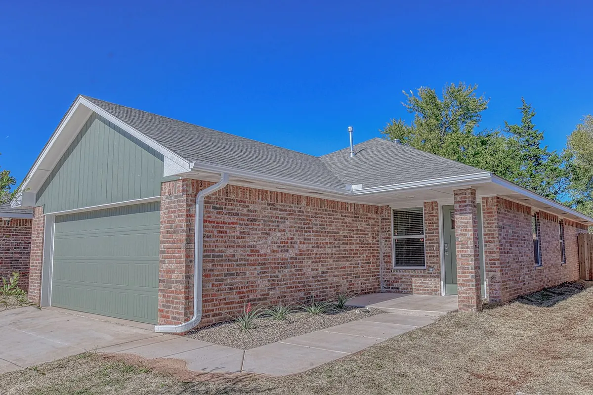 Building Photo - 2721 Clifton Ter