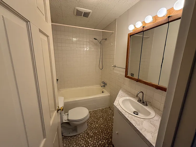 499 S Prospect St #6 — Photo 7