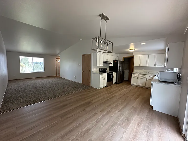 5525 67th Ave NE #B — Photo 9