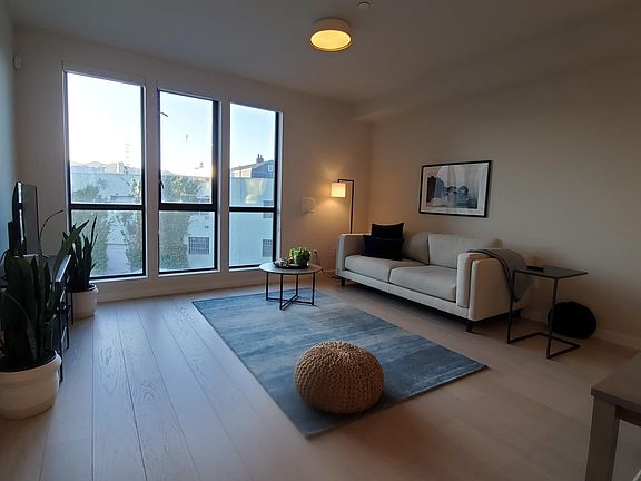 2nd image of 2600 Harrison St #301