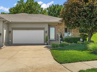 1134 SW Red Oaks Ct, Topeka, KS 66615