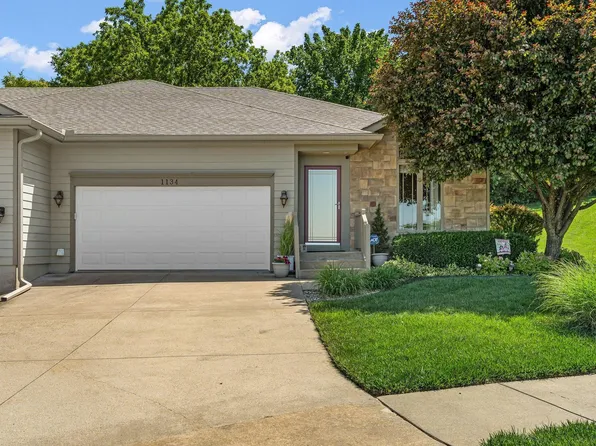 1134 SW Red Oaks Ct, Topeka, KS 66615