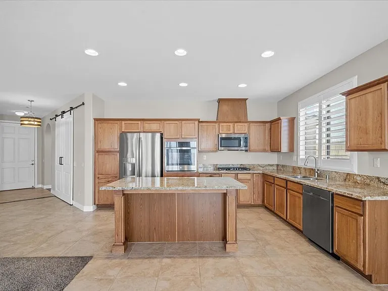 988 Buffalo River Ave — Photo 10