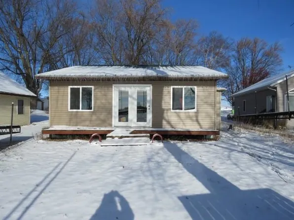 W10397 Blackhawk Trl, Fox Lake, WI 53933