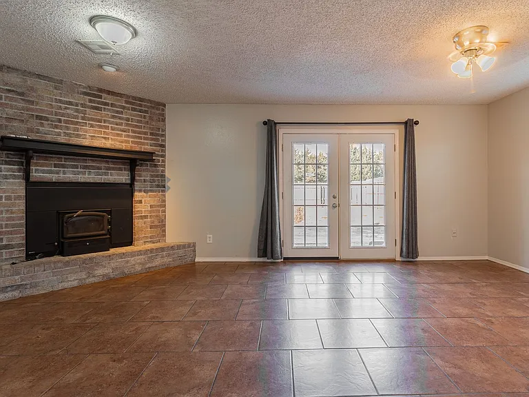 821 Peregrine Dr — Photo 20