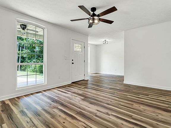 5th image of 405 Indian Hills Dr