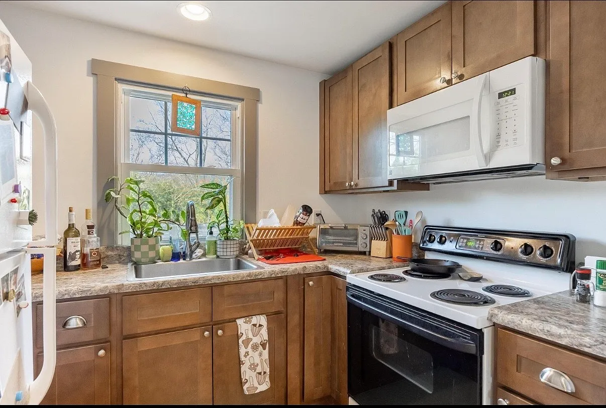 1 bed, 380 sqft, $1,300 — Photo 1