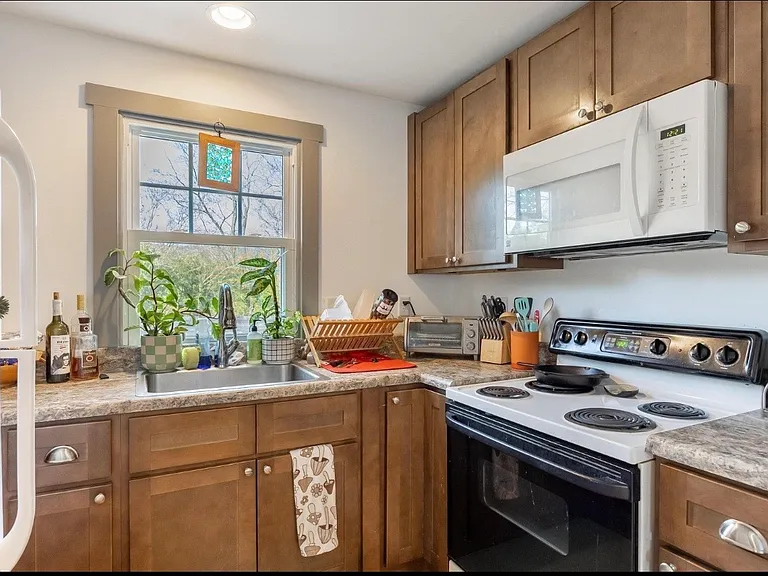 204 Woodrow Ave #B — Photo 1