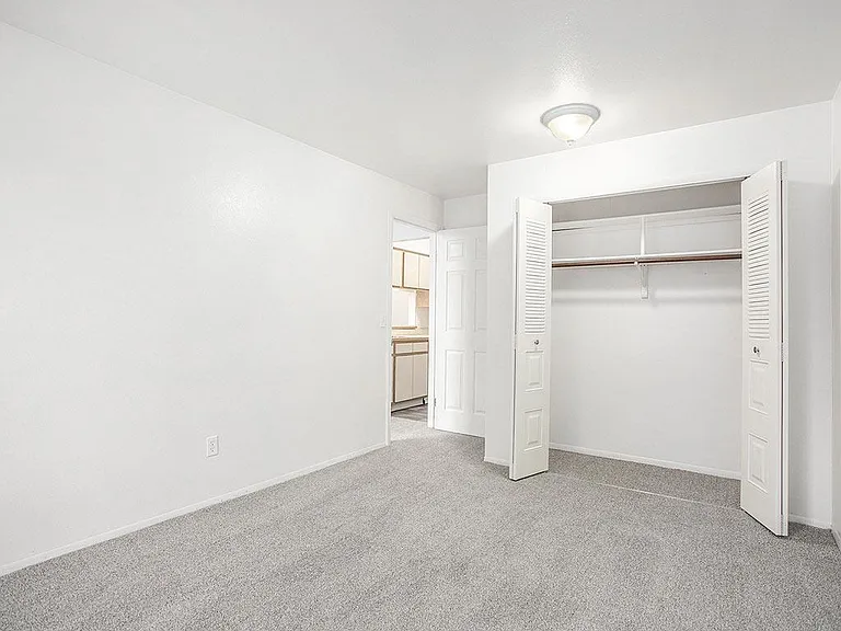 Hampton Lakes Apartments — Photo 32