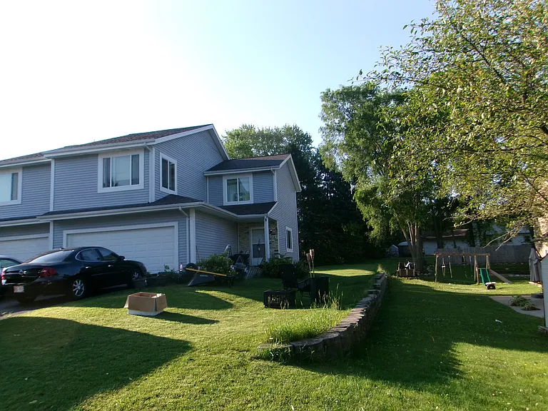 501 Manchester Ln — Photo 1