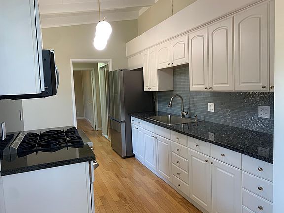 5th image of 1761 Franck Ave