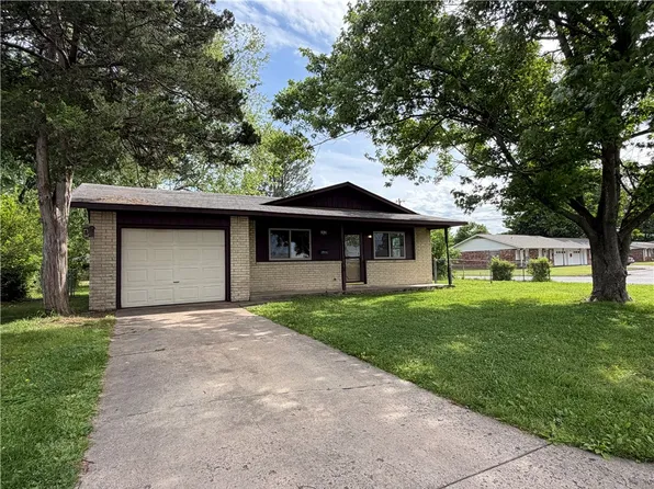 1915 Theodore Dr, Springdale, AR 72762