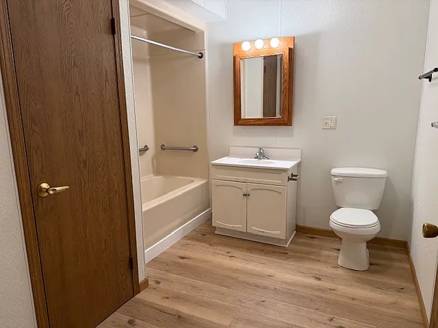 505 Monroe Street - B — Photo 2