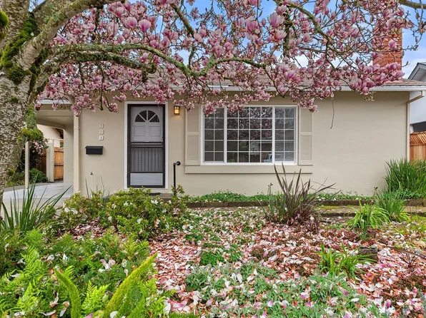 301 Orangewood Drive, Healdsburg, CA 95448