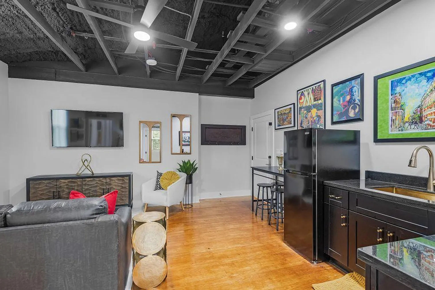 1 bed, 1.0 bath, 699 sqft, $4,200 — Photo 2