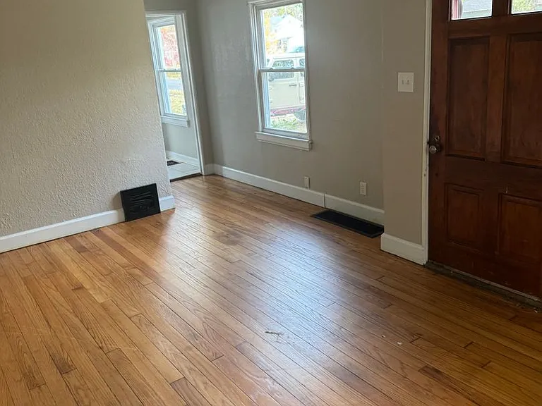 613 Morton Ave — Photo 2