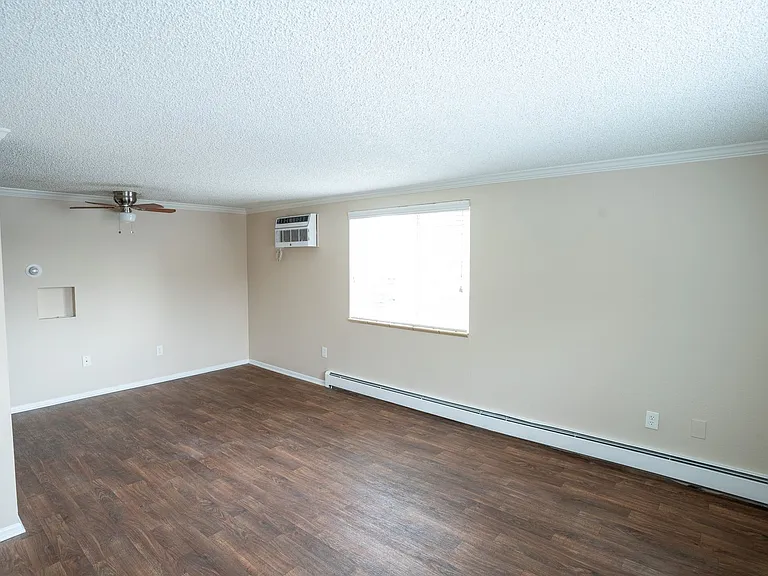 Knollwood and Tanglewood Apartments — Photo 15