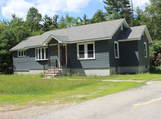 4 Lakeview Ave, Tyngsboro, MA 01879