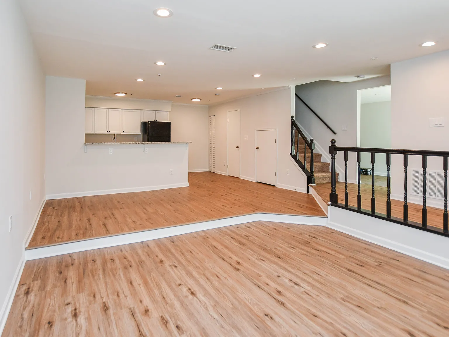 3 bed, 3.5 bath, 1912 sqft, $2,995 — Photo 3