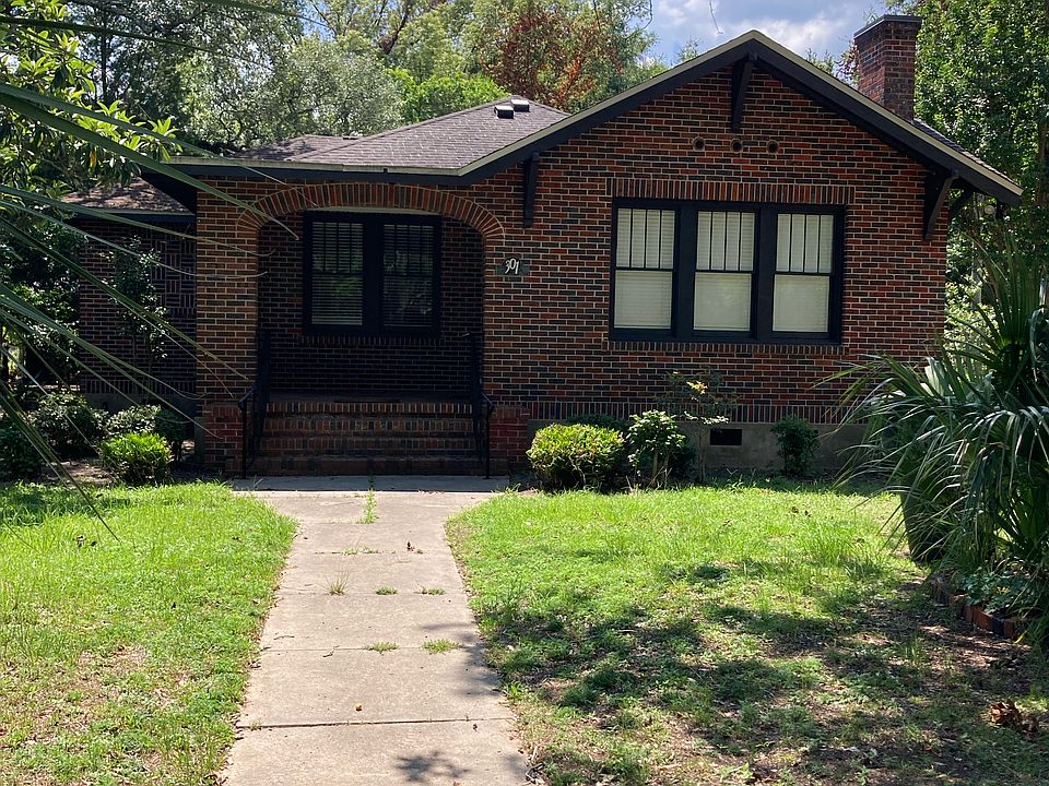 Front view of home