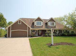930 Wild Rose Ct, Brookfield, WI 53045