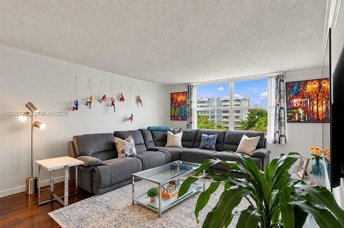 Stuart Homes Condo — Photo 3