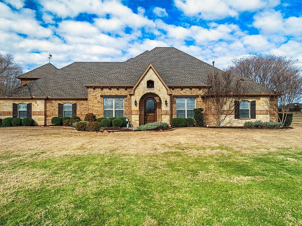 1st image of 200 Homestead Ct