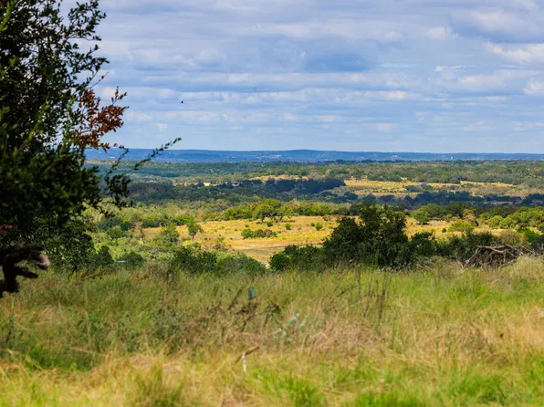 358 Dally Rd, Fredericksburg, TX 78624