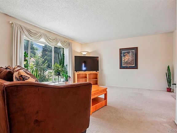 4th image of 228 Berthoud Way