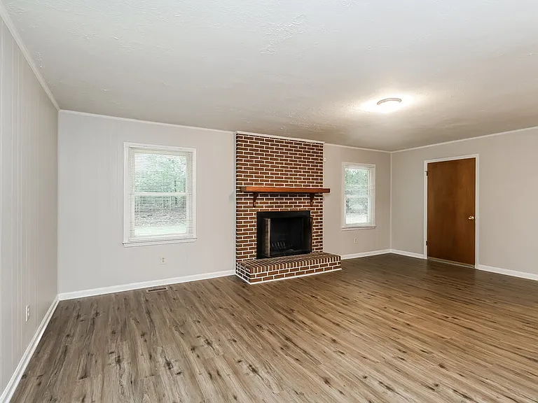 2124 Fox Hunt Dr — Photo 8