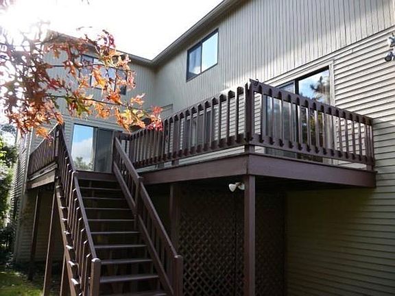 4th image of 9 Country Club Ln #B