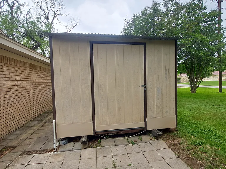 151 Riverside Dr — Photo 17