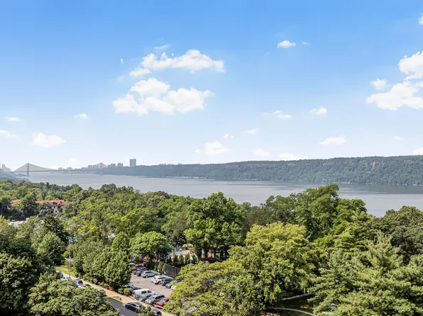 5900 Arlington Avenue image 3 of 20