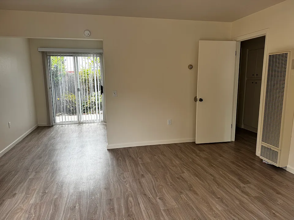 917 E Gutierrez St #921B